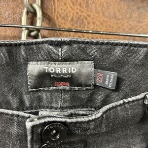 Torrid 22R Jegging Super Soft Washed Black 3 Button and Zipper Closure.